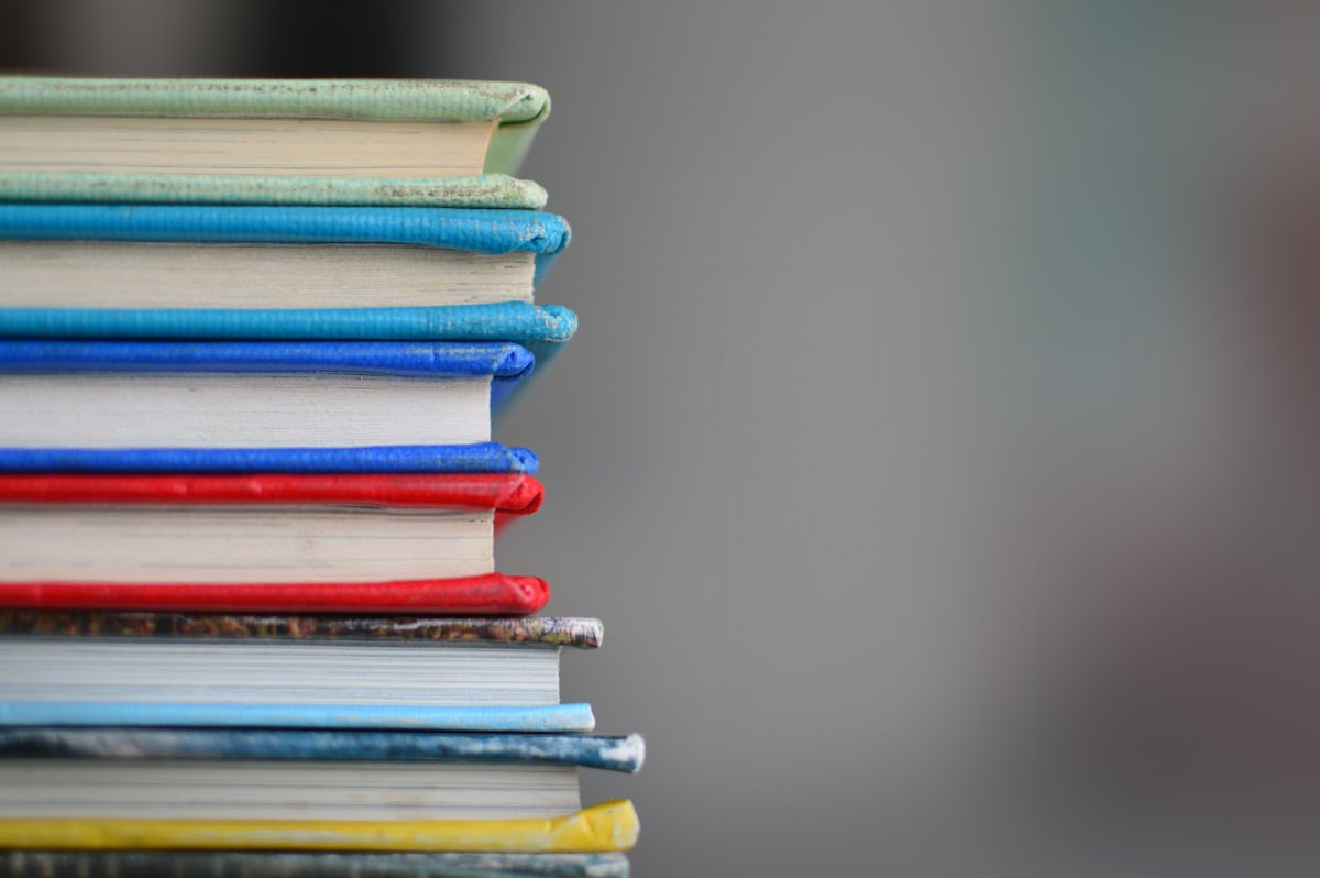تلاميذ يدرسون في أجيال بلس